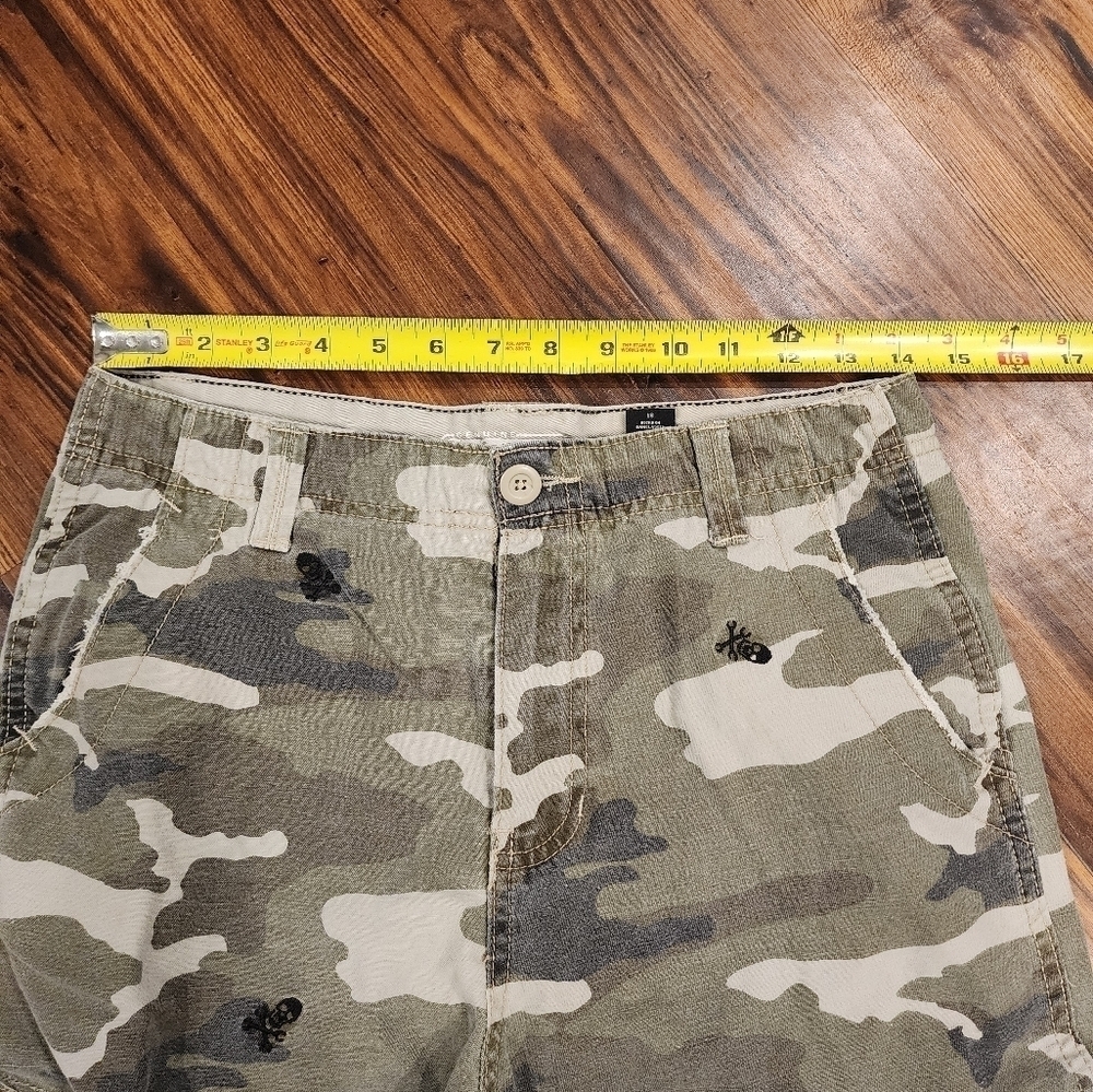 Dickies Camo Cargo Skull and crossbones  Shorts - Picture 6 of 7